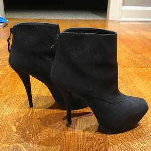 Stuart Weitzman- Black Very high Boooties-Size 7 1/2